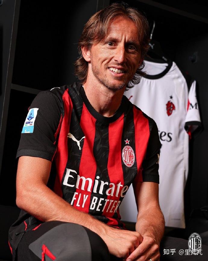 详解棒球规则中的“投手板接触”合法化定义