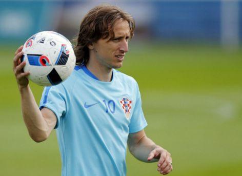 [天下足球]登贝莱制胜 大巴黎赢得同城德比