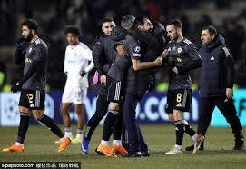 杭州女足举行环西湖徒步活动，全程八公里