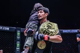 由于两名右后卫均受伤，费德里科·巴尔韦德需代打该位置，卡马文加将顶替他的中场位置。@diarioas 来源：Madrid Zone🚨 最新消息：爱德华多·卡马文加预计将首发担任中场。